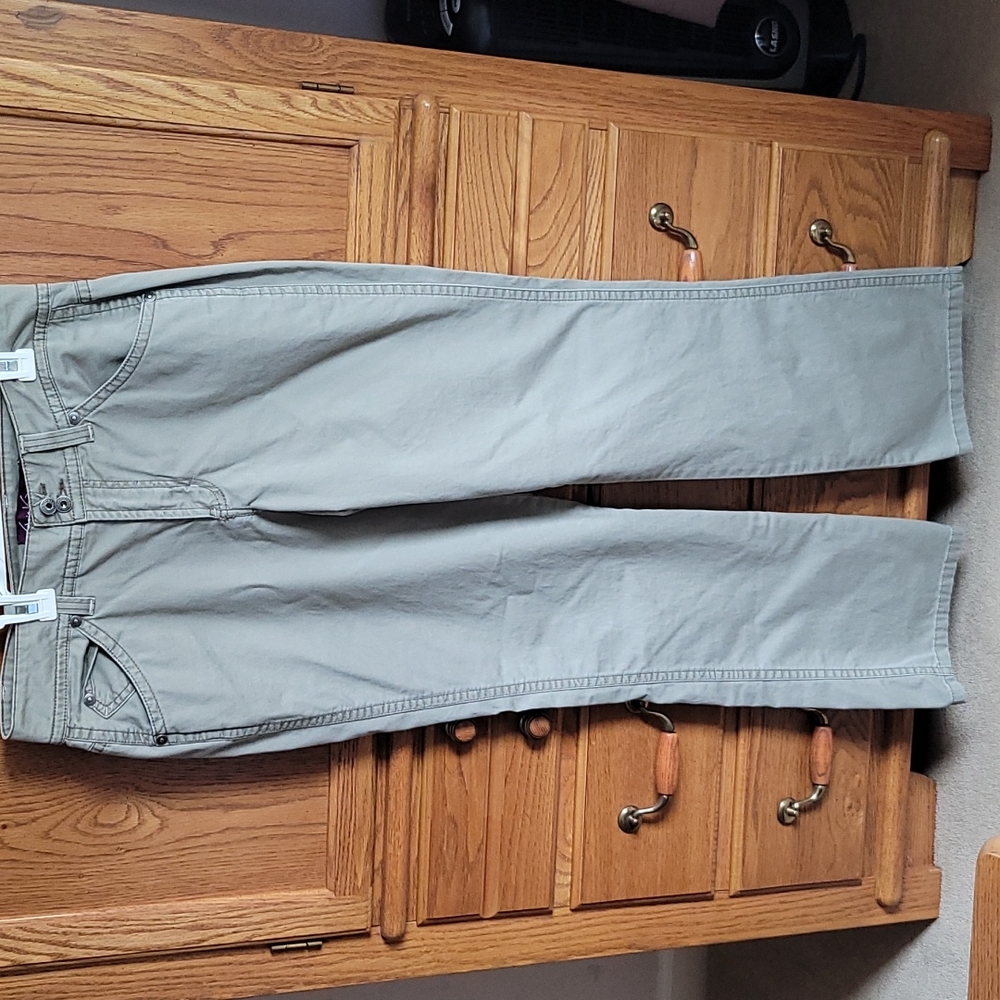 Gloria Vanderbilt khakis